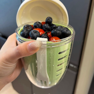 MOMO·ins家用网红野餐杯水果杯带叉子创意双层沥水杯上班族便携式