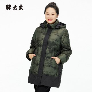 移动端：胖太太大码女装冬季新款军绿色中长保暖羽绒服连帽宽松723400111