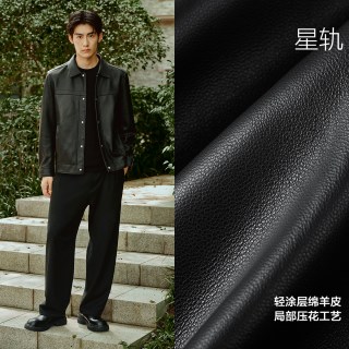 太平鸟 男装 绵羊皮立体压印夹克翻领黑色真皮外套男