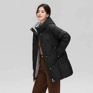 雪中飞 秋冬时尚简约防风保暖连帽立领休闲女式短款羽绒服