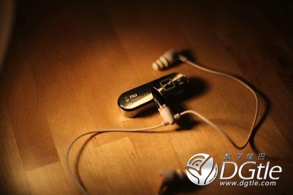 NU Dolphin 2.0 防水MP3播放器+耳机(IPX8、5分钟快充)