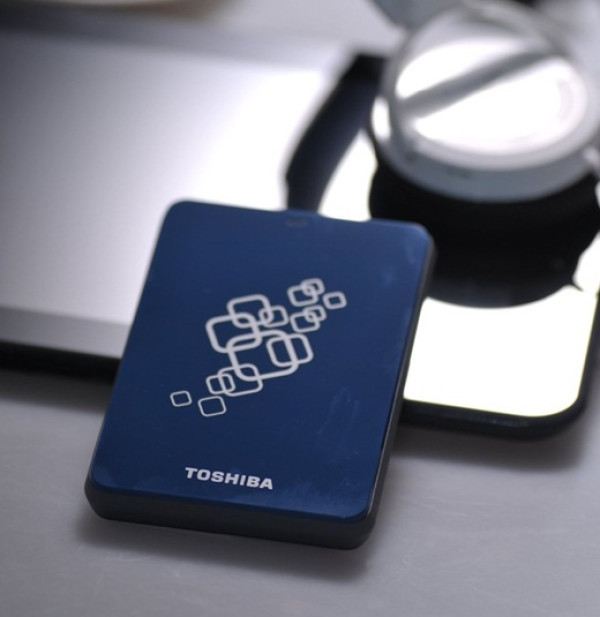 TOSHIBA 东芝 2.5英寸 恺乐系列 移动硬盘 正面