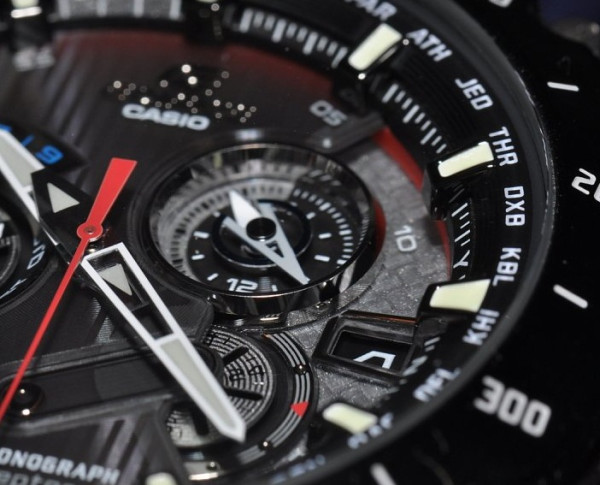 Casio 卡西欧 Edifice系列 EQW-M1100C-1AER 男士腕表 2点位置指针细节