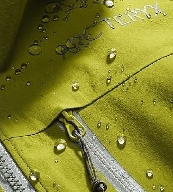 ARC'TERYX 始祖鸟 Alpha FL 女款冲锋衣 防水的面料和拉链