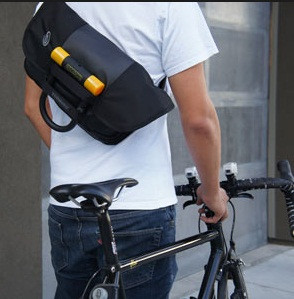 Timbuk2 天霸 Catapult Cycling 邮差包 背负效果