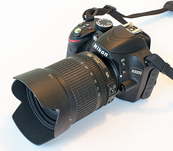  Nikon 尼康 D3200 单反套机（VR 18-105mm镜头）