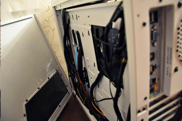 幻影再袭!NZXT 恩杰 Phantom 大幻影 全塔游戏机箱 白色