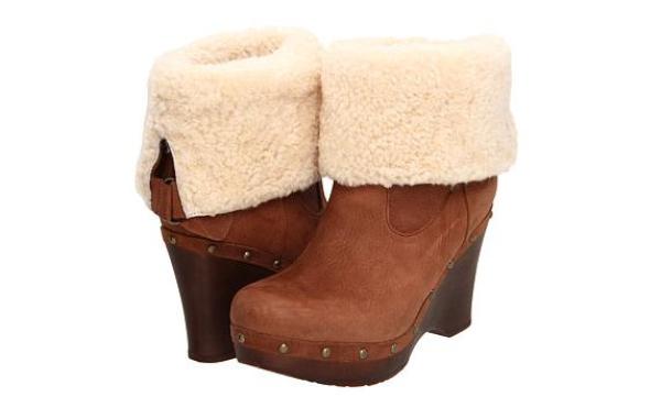 UGG Australia Carnagie 反羊皮女款中筒靴