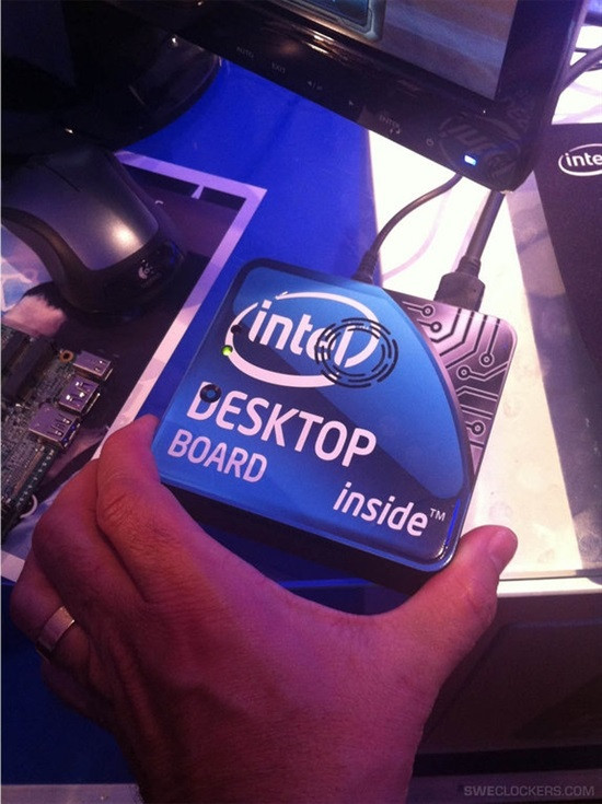 Intel 英特尔 NUC  D54250WYKH1  紧凑型准系统（i5-4250U、GT3u HD5000、标准2.5'硬盘位）