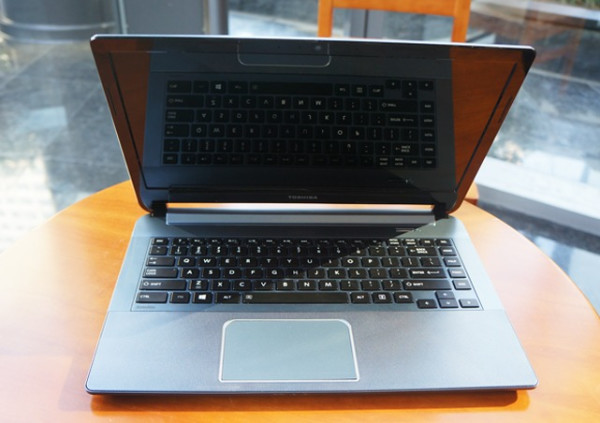 新低价:TOSHIBA 东芝 U900 超轻薄本(i3/4G/GT630M/背光键盘/2cm厚/1.8kg)