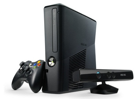 多送一款游戏：Xbox 360E 250GB 打包 游戏主机+Halo 4+古墓丽影+蝙蝠侠：阿卡姆之城
