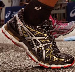 ASICS 亚瑟士 Kayano 20 顶级支撑跑鞋