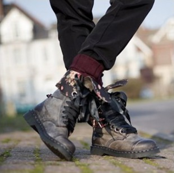 Dr. Martens Airwair Usa Llc 女款马丁靴