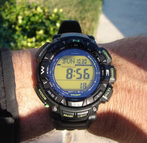 CASIO 卡西欧 探路者系列 PAG240-1BCR 三传感器 多功能登山腕表
