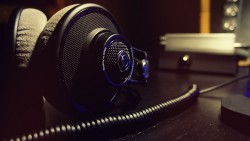 新低价:AKG 爱科技 Q701 头戴式耳机(昆西·琼斯签名)