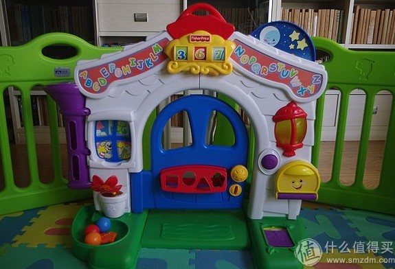 双重优惠：Fisher Price 费雪 T1524 宝宝学习屋（双语）+Y6582 摇铃