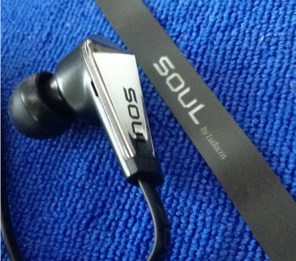 再特价:Soul by Ludacris Fly SLF02CB 入耳式耳机