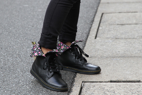 Dr. Martens Stratford Boot 女士经典款马丁靴（黑色）