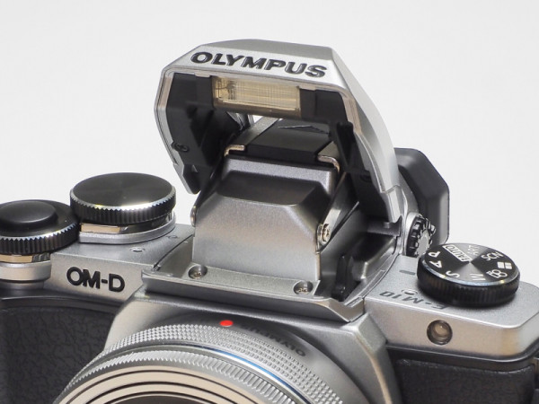 OLYMPUS 奥林巴斯 OM-D E-M10 M4/3 可换镜头数码相机 银色/黑色 （带14-42EZ电动饼干） 