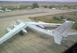 买回来做博物馆？前苏联 图-95MS Bear H 熊式 战略轰炸机（四涡扇发动机、最大15K公里航程、载重98吨）
