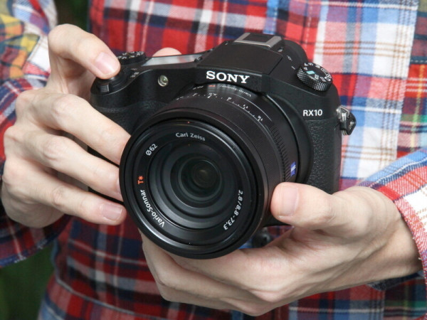 SONY 索尼 DSC-RX10 数码相机 黑色(等效24-200、恒定最大F2.8、超采样)