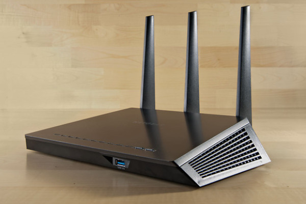 Netgear 网件 R7000 Nighthawk AC1900 无线路由器(1900M、1G双核、USB3.0)
