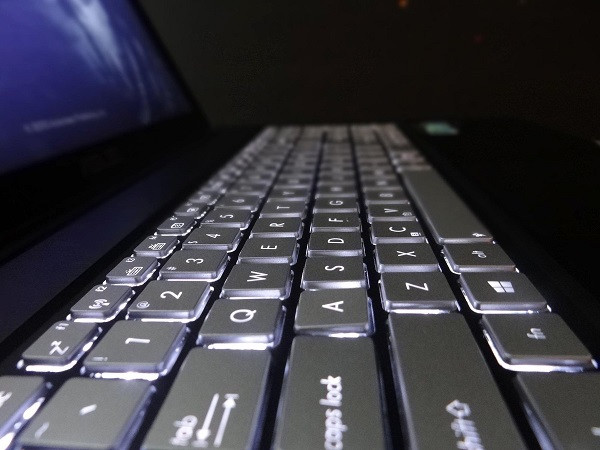 ASUS 华硕 Q550LF 15.6寸笔记本电脑(i7/8GB/GT745M/1080P IPS触摸屏)官翻版