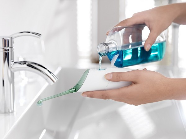 PHILIPS 飞利浦 HX8211/02 AirFloss 喷气式洁牙器(便携水牙线)