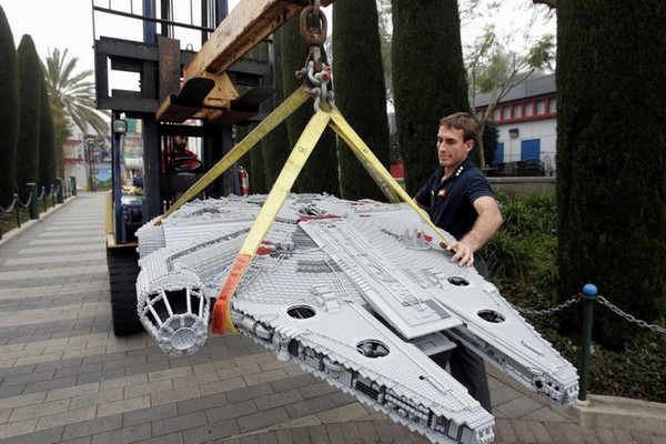 再特价:LEGO 乐高 7965 Star Wars Millennium Falcon 星球大战 千年隼号