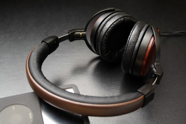 audio-technica 铁三角 ATH-ESW9A 头戴式耳机(实木+羊皮材质)官翻版