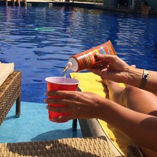 GoPong Hidden Sunscreen Alcohol Flask 防晒霜造型酒壶