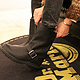 Dr. Martens Falan Zip Rig 中性真皮长靴