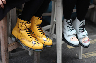 Dr. Martens x Adventure Time Finn 联名款中性马丁靴