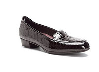 限6码：Clarks 其乐 Timeless Loafer 女款鳄鱼纹皮鞋