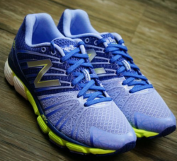 new balance W890 女款轻量化跑鞋