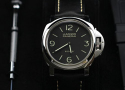 PANERAI 沛纳海 Luminor Base 8 Days Acciaio PAM00560 男款机械腕表