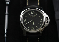 PANERAI 沛纳海 Luminor Base 8 Days Acciaio PAM00560 男款机械腕表