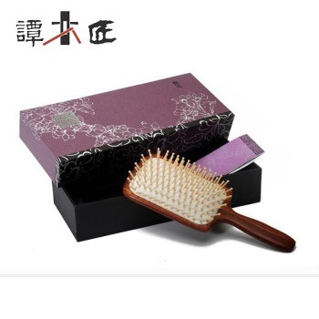 应该是谭木匠 护发梳 里面体格最大的一款