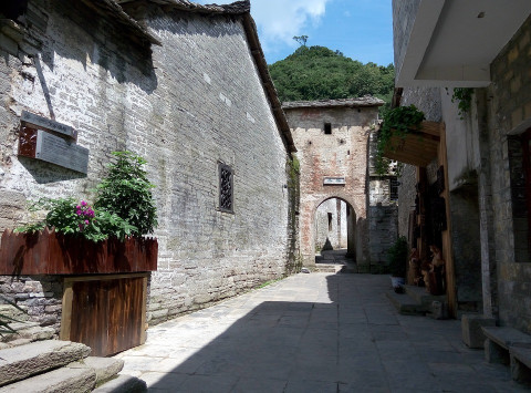 特价机票:上海-贵阳 4天往返含税机票 799元_飞