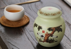 正山小种  红茶 二级 松鹤延年 瓷罐 100g 