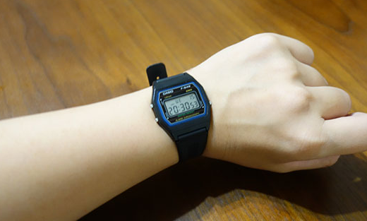 新低价:casio 卡西欧 f-84w-1 电子表