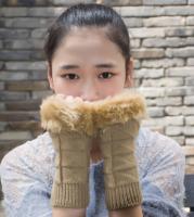 芭贝恋依 加厚保暖 露指手套