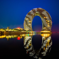 湖州喜来登月亮湾酒店（豪华房1晚+双人自助早晚餐+月亮湾温泉票+南太湖陶艺体验+木雕博物馆门票）