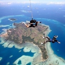 斐济维提岛8000英尺高空跳伞（含酒店接送）