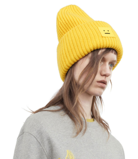 和围巾一样必不可少的是笑脸帽子~ 1996年,acne studios在瑞典诞生