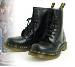 Dr. Martens 1460 中性马丁靴