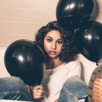 Alessia Cara《Know-It-All》豪华版专辑