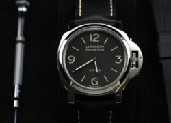 PANERAI 沛纳海 Luminor系列 Base 8 Days PAM00560 男款机械表