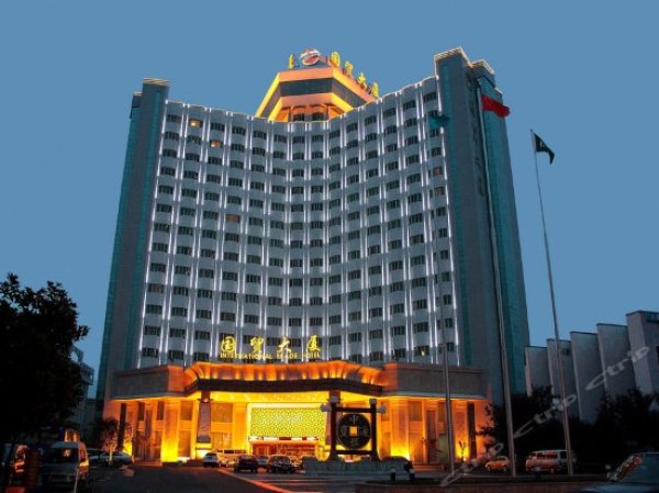 横店国贸大厦1晚 + 横店影视城套票2份 + 随行儿童套票1份