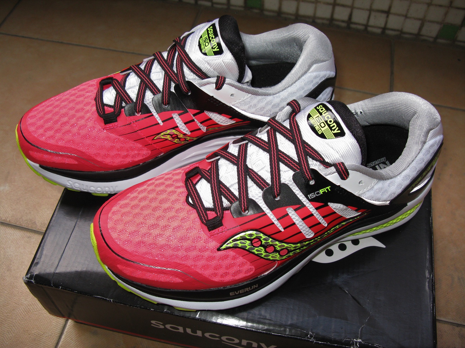 saucony triumph iso 2 女款顶级缓震跑鞋 us10 eu42